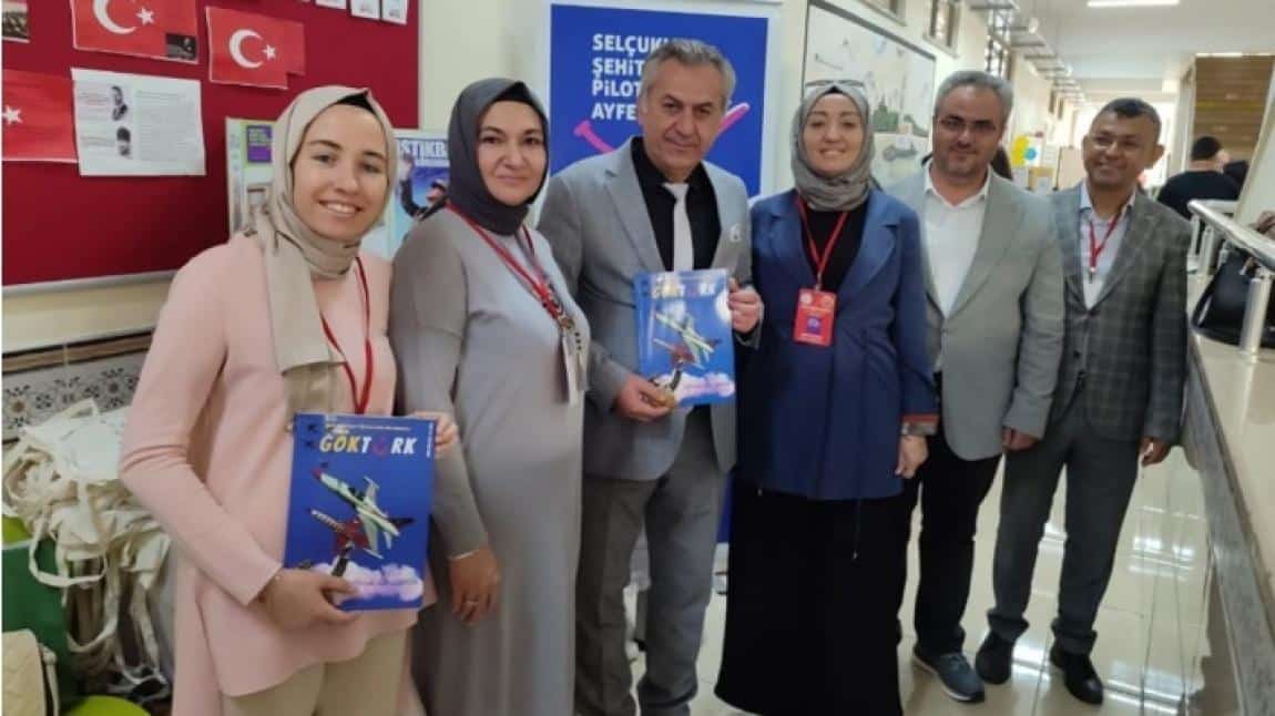 İl Milli Eğitim Müdürümüz  Murat YİĞİT, Seyit Ulugülyağcı İmam Hatip Ortaokulu ev sahipliğinde, Konevi Anadolu Lisesi yürütücülüğünde düzenlenen “Dergi Fuarı Projesi Sergisi”nde standımızı ziyaret etti.